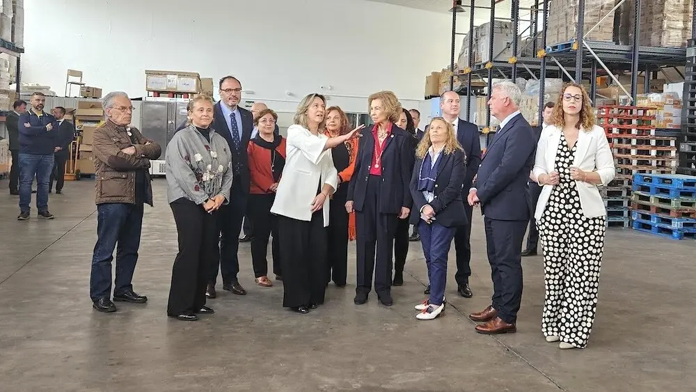 La reina Sofía visita y muestra su apoyo al Banco de Alimentos de Guadalajara