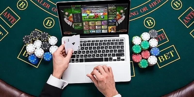 El juego online supera a los restaurantes y el transporte en España