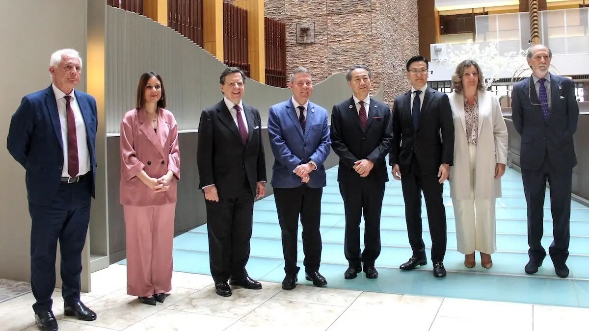 El presidente de Castilla-La Mancha, Emiliano García-Page, ha mantenido una reunión en Tokio (Japón), con los responsables de la compañía ´Japan Trade Bureau´ (JTB), el mayor operador turístico nipón