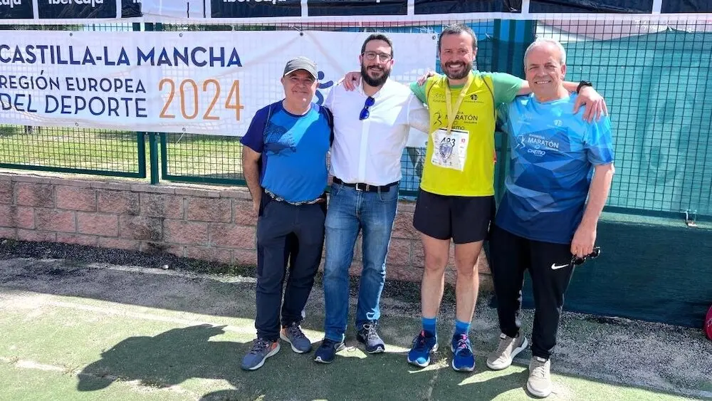El comisionado para la Accesibilidad del Gobierno de Castilla-La Mancha, José Luis Escudero, este domingo en la carrera solidaria 'XVII Media Maratón de Azuqueca'