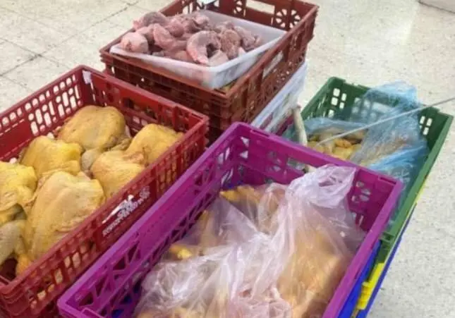 Cierran un supermercado que vendía comida en mal estado y era un peligro para la salud