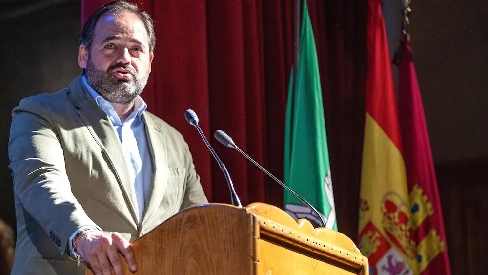 El presidente del PP de Castilla-La Mancha, Paco Núñez, durante su intervención en un homenaje a agricultores en Fuensalida (Toledo)