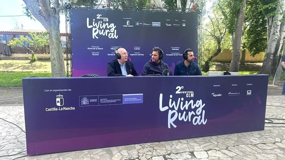 El comisionado del Reto Demográfico del Gobierno de Castilla-La Mancha, Jesús Alique, ha participado este sábado en el festival ‘Living Rural’ que ha recalado en la localidad de Jadraque (Guadalajara)