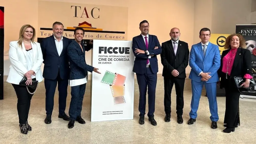 El consejero de Educación, Cultura y Deportes, Amador Pastor, ha asistido a la gala de clausura de la tercera edición del Festival Internacional de Cine de Comedia de Cuenca (FICCUE)
