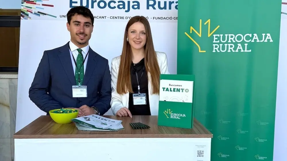 Eurocaja Rural acerca nuevas oportunidades laborales a estudiantes en el Foro de Empleo de Alicante