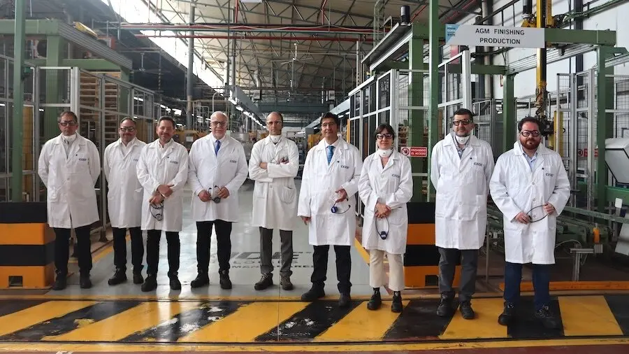 El vicepresidente segundo del Gobierno de Castilla-La Mancha, José Manuel Caballero, ha visitado, en Manzanares, la empresa ‘Exide Technologies’