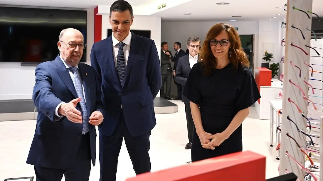 Pedro Sánchez anuncia una ayuda de 100 euros para todos los niños que necesitan gafas o lentillas