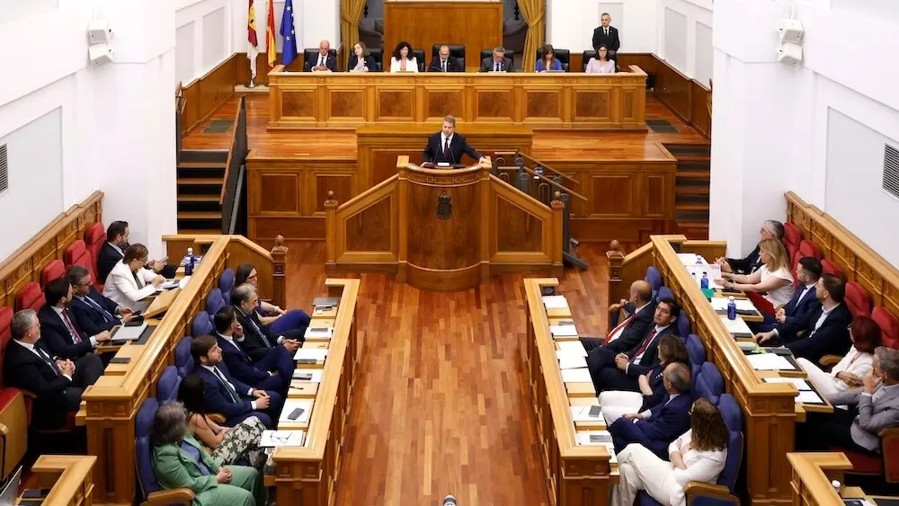 El presidente de Castilla-La Mancha, Emiliano García-Page, interviene en el Pleno de las Cortes de Castilla-La Mancha que ha aprobado el nuevo Estatuto de Autonomía de Castilla-La Mancha