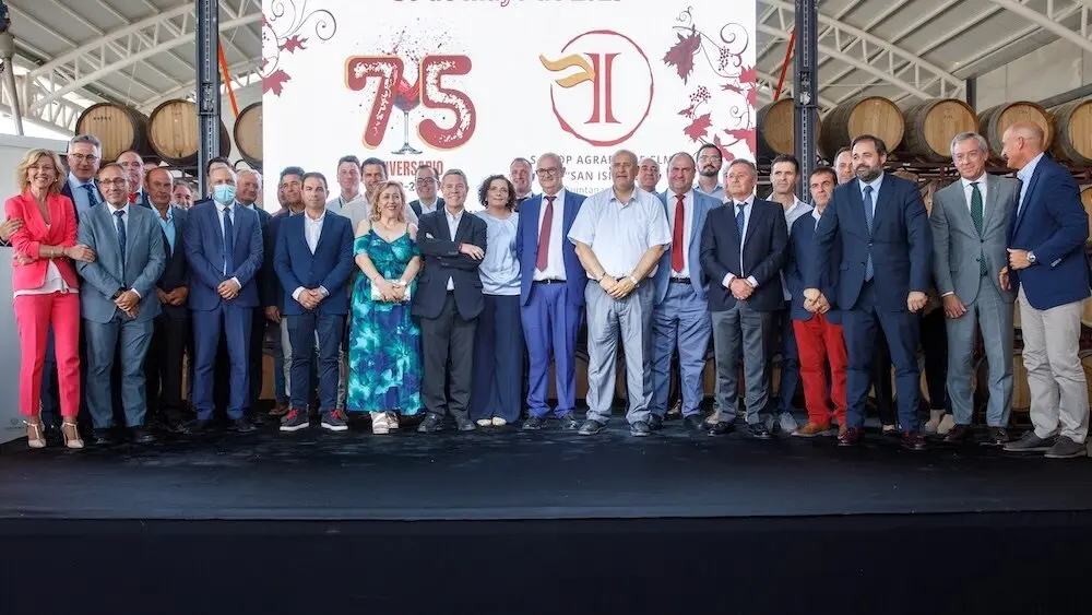 El presidente de Castilla-La Mancha, Emiliano García-Page, asiste a la celebración del 75 aniversario de la Cooperativa San Isidro de Quintanar del Rey (Cuenca)