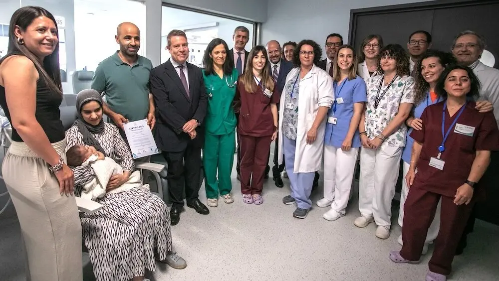 El presidente de Castilla-La Mancha, Emiliano García-Page, visita el Servicio de Atención Temprana Hospitalaria ubicado en el Hospital Universitario de Toledo