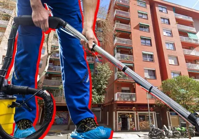 El encargado de limpiar un piso quemado limpia de más y acaba siendo detenido