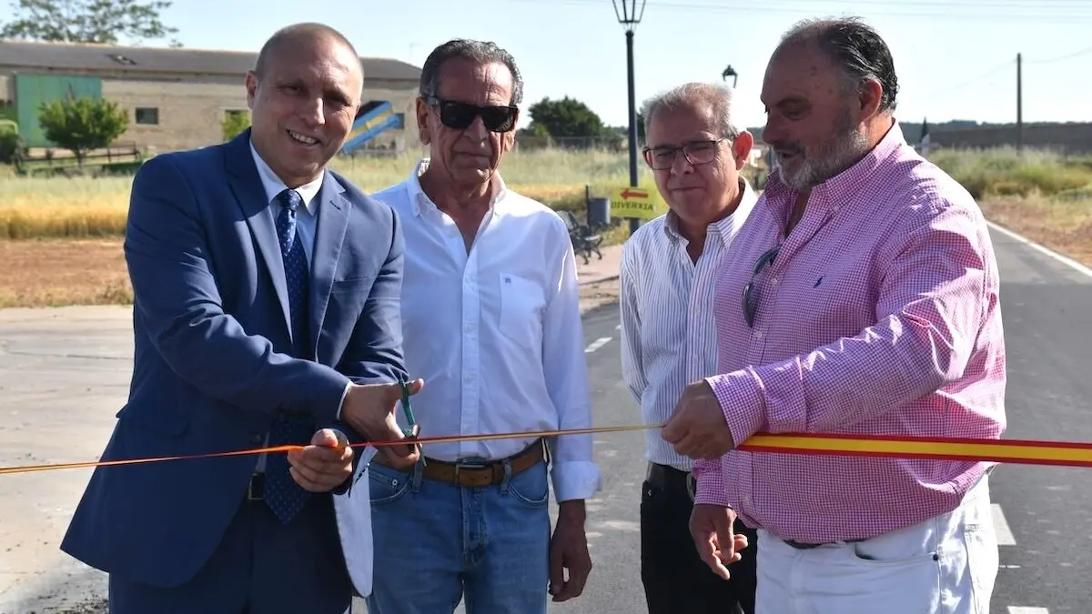 El presidente de la Diputación de Cuenca, Álvaro Martínez Chana, ha inaugurando la carretera CUV-7142