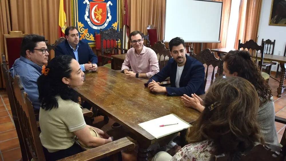 Dos nuevas familias se asientan en la localidad de Huete con el Proyecto Arraigo