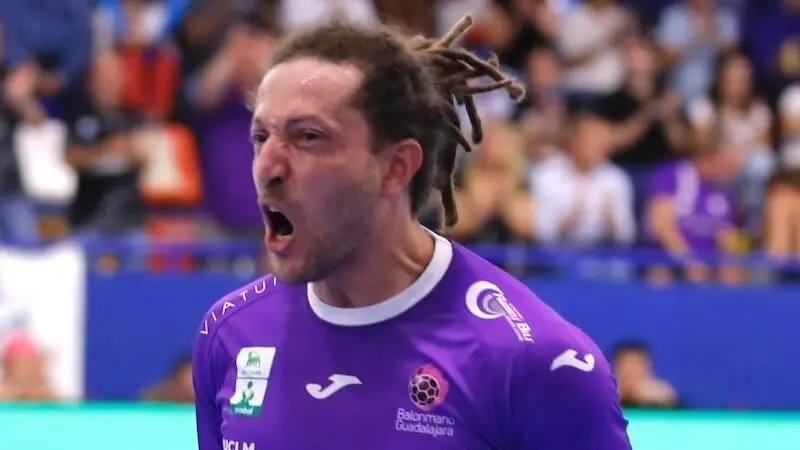 Un gol desde 7 metros del brasileño Chiuffa mantiene al Guadalajara en la ASOBAL (28-23) - Fotografía: Santi Molina