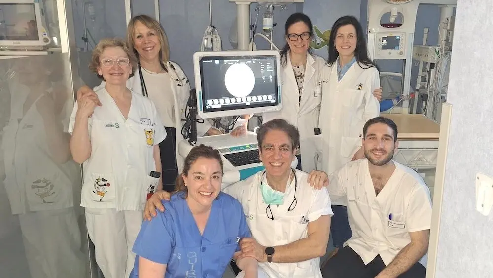 El Hospital Mancha Centro utiliza un sistema de alta precisión para prevenir la ceguera infantil