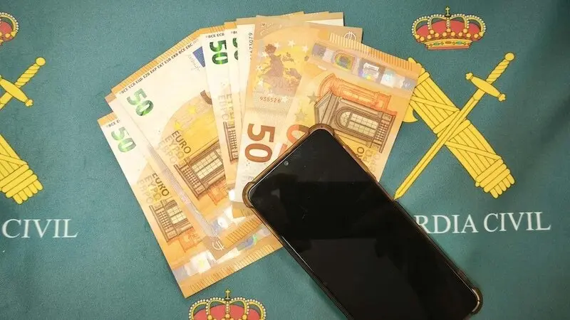 Un detenido en Loeches (Guadalajara) por pagar con dinero falso un teléfono móvil comprado