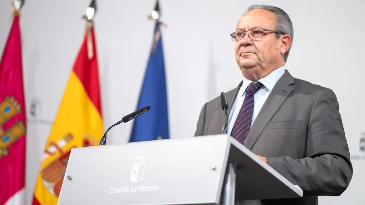El consejero de Hacienda, Administraciones Públicas y Transformación Digital, Juan Alfonso Ruiz Molina, durante la rueda de prensa que ha ofrecido