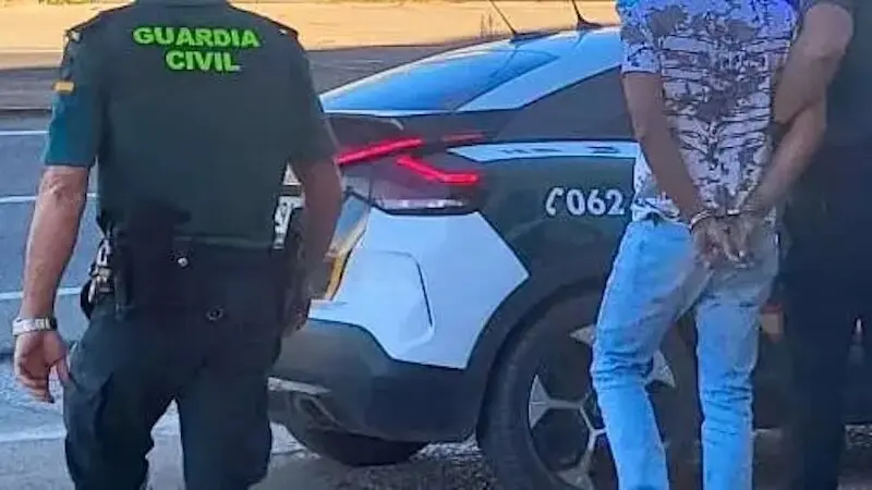 Dos jóvenes detenidos por robar 85 jamones ibéricos en un secadero de Cáceres