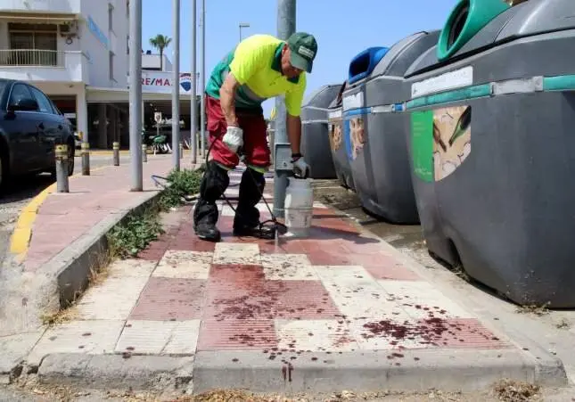 Investigan el apuñalamiento de un barrendero en plena calle: el agresor ha huido