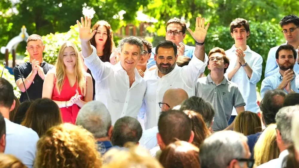 El presidente del PP, Alberto Núñez Feijóo, durante el acto público que ha compartido con el presidente del partido en Castilla-La Mancha, Paco Núñez, en la ciudad de Guadalajara