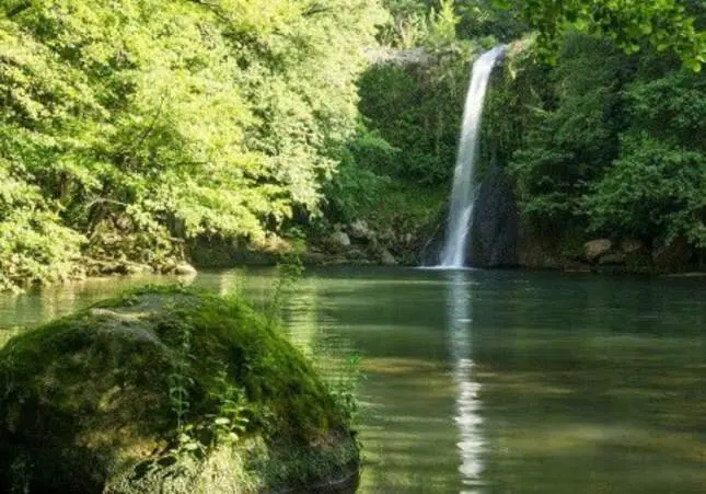 Muere un menor de 15 años al ahogarse en una poza durante una excursión en grupo