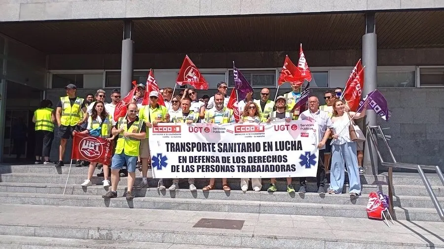 El transporte sanitario prosigue su paro con un seguimiento "masivo", según los sindicatos