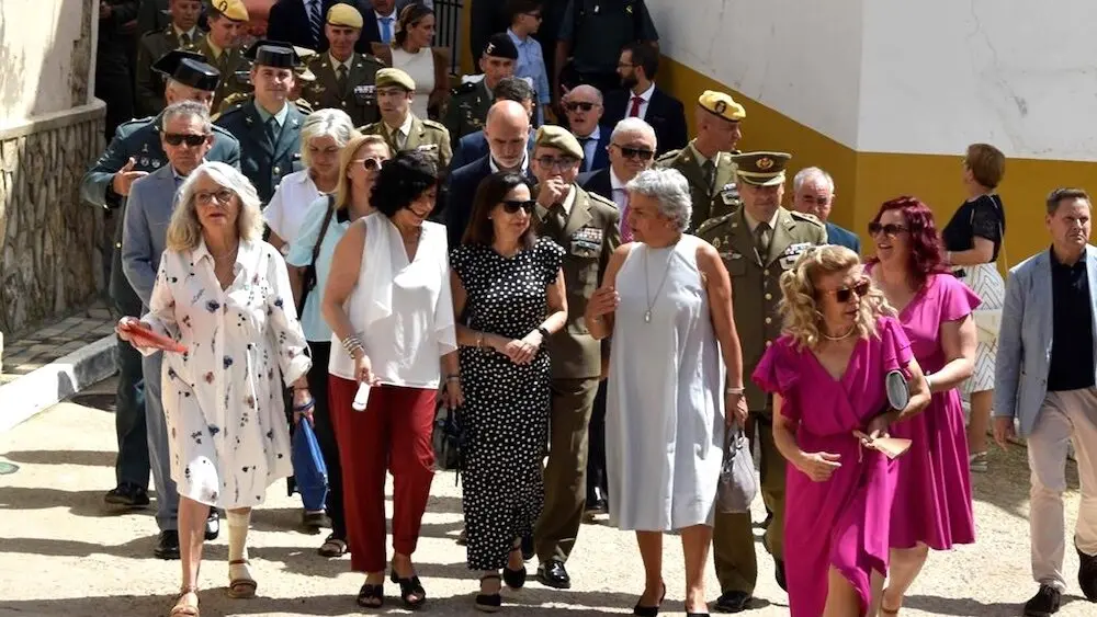La ministra de Defensa, Margarita Robles, ha asistido este juves a la celebración del Corpus Christi de Mira (Cuenca) dedicado a los militares por su ayuda tras la dana