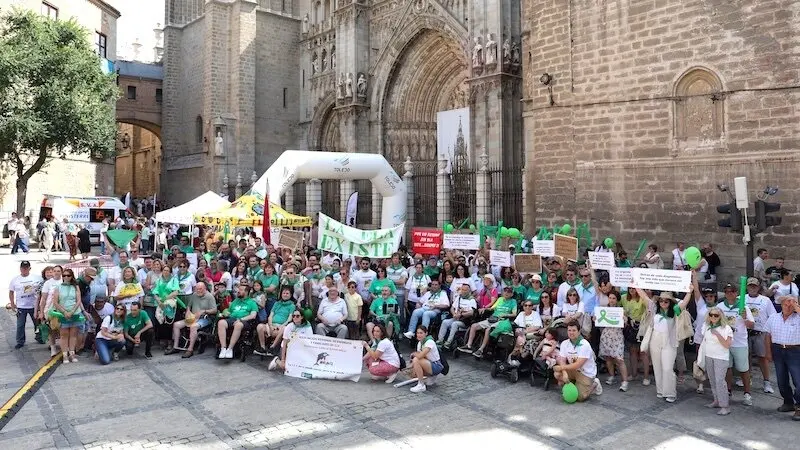 Medio millar de personas participan en la Marcha Solidaria contra la ELA en Toledo