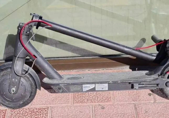 Un bebé de 4 meses, entre la vida y la muerte al explotar un patinete eléctrico