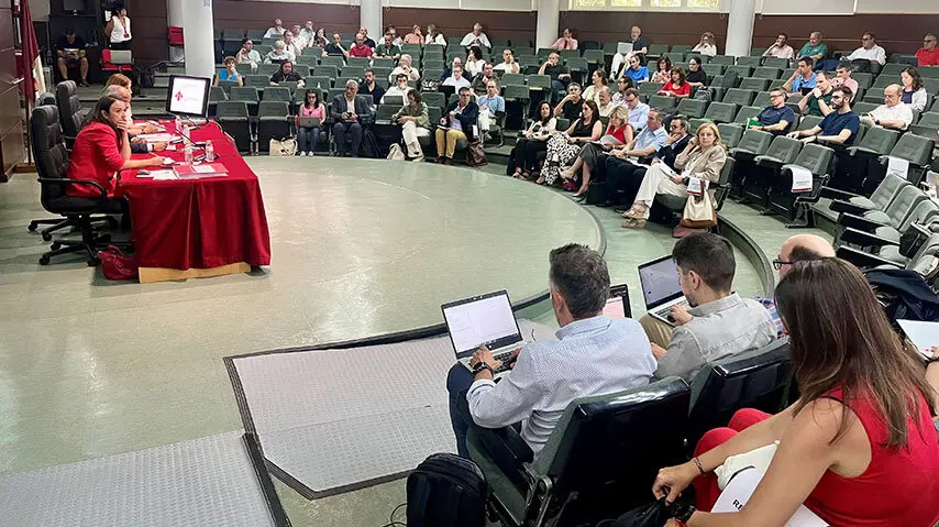 En la imagen un instante de la reunión del Consejo de Gobierno de la UCLM