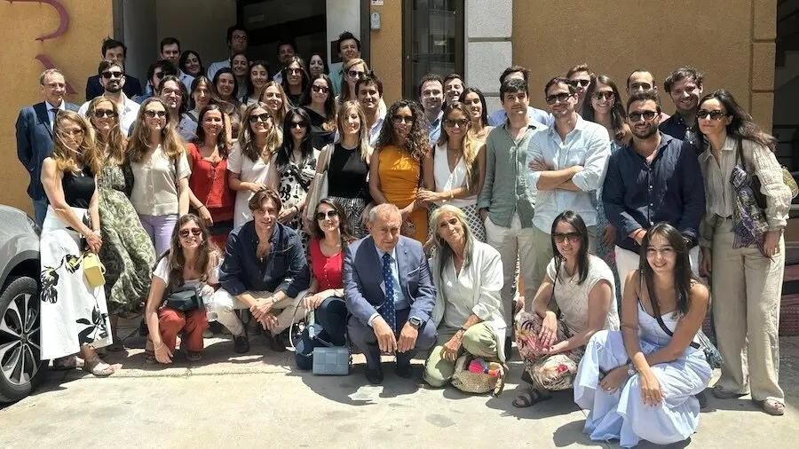 Los jóvenes registradores de España de la promoción 2025 en su visita al registro de Brihuega (Guadalajara)