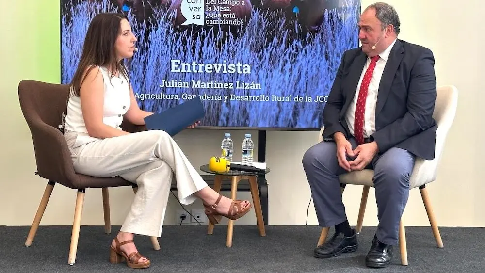 El consejero de Agricultura, Ganadería y Desarrollo Rural, Julián Martínez Lizán en el ‘II Conversa Agro: Del campo a la mesa, ¿qué está cambiando?’, organizado por la Cadena SER