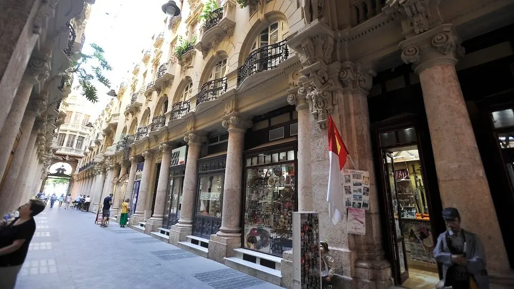 El Pasaje Lodares de Albacete, una de las calles más bonitas de España, cumple un siglo - EFE/Manu