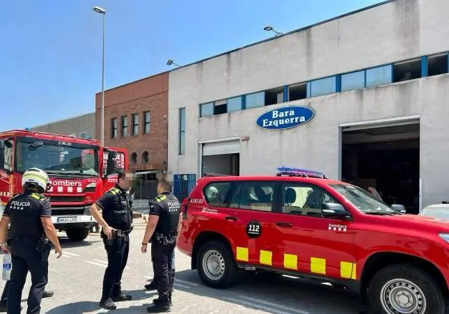 Cinco heridos, tres críticos en el hospital, al incendiarse la máquina de una imprenta