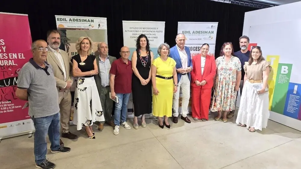 La consejera de Desarrollo Sostenible,&nbsp;Mercedes&nbsp;Gómez, ha participado en el seminario ‘Buenas Prácticas de una Comunidad Energética Local. Por un modelo energético sostenible y participativo’