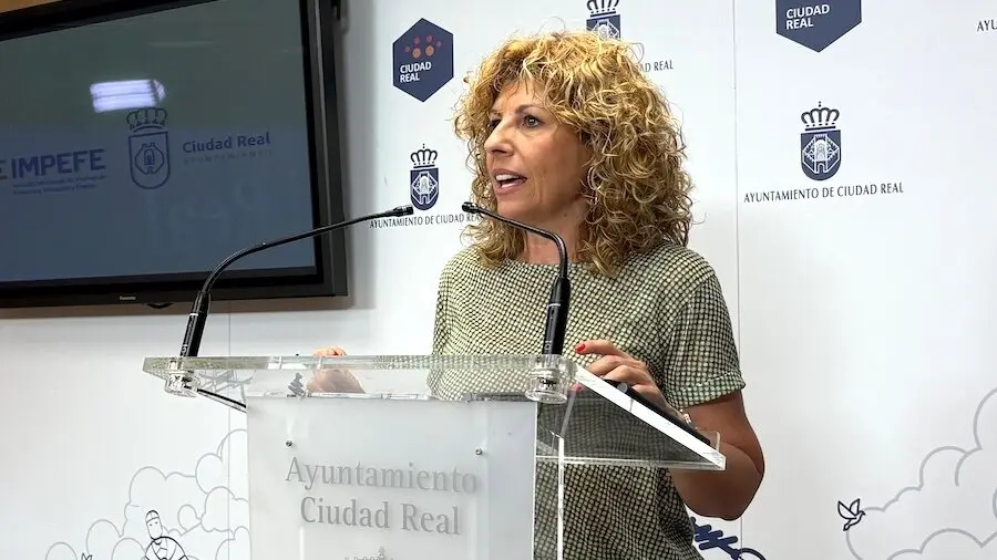 La concejal de Promoción Económica del Ayuntamiento de Ciudad Real, Yolanda Torres, en rueda de prensa