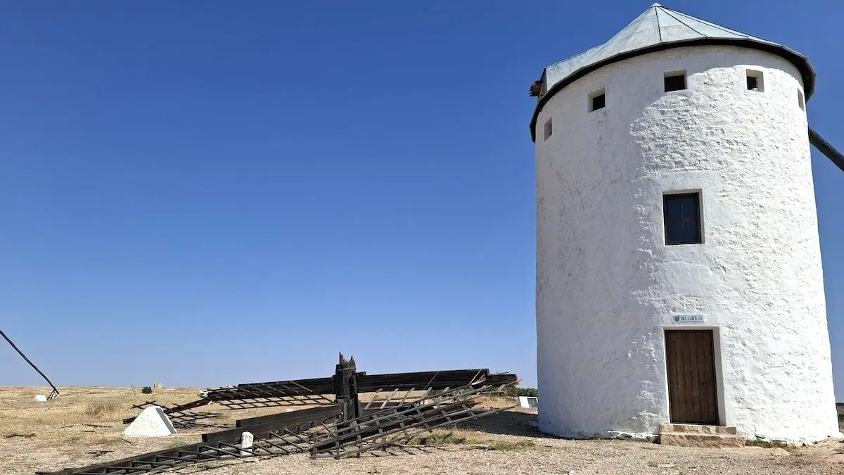 El viento destroza el eje y las aspas del molino Inca Garcilaso de Campo de Criptana (Ciudad Real)