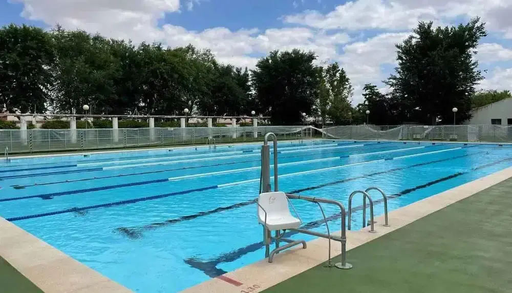 Muere un niño de 8 años tras ser rescatado inconsciente de la piscina de Sonseca (Toledo)