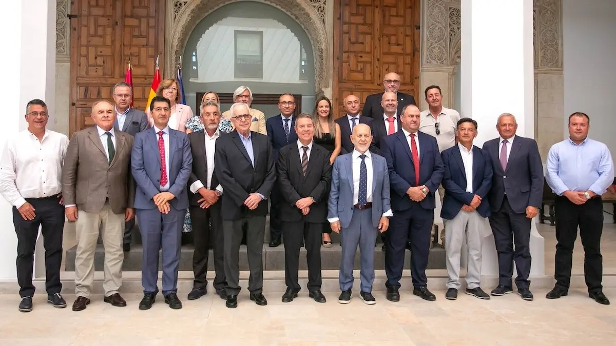 El presidente de Castilla-La Mancha, Emiliano García-Page, ha presidido el acto de firma de los nuevos estatutos de la Asociación Interprofesional Vinos de Valdepeñas