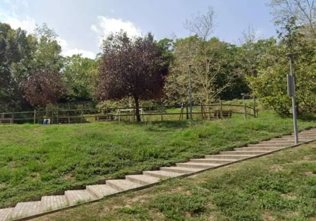 Una joven asaltada y violada a punta de navaja por varios individuos en un parque