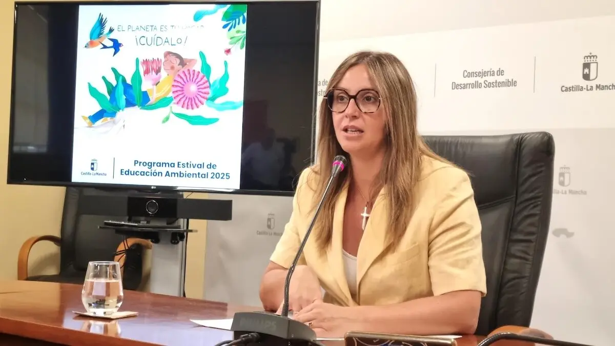 La directora general de Economía Circular y Agenda 2030, Esther Haro, ha presentado en rueda de prensa el ‘Programa estival de Educación Ambiental’
