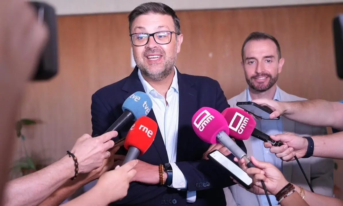 El consejero de Educación, Cultura y Deportes, Amador Pastor, atendiendo a los medios antes de la reunión del Consejo Asesor de la Ciencia, la Tecnología y la Innovación de Castilla-La Mancha