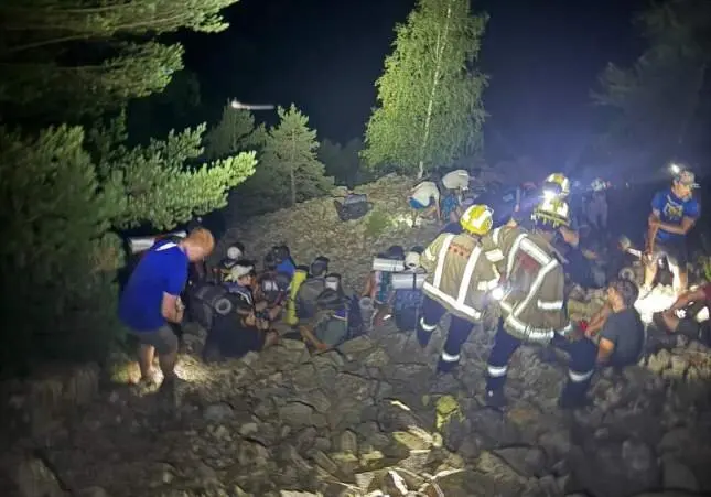 Búsqueda a contrarreloj de 40 niños de un campamento perdidos en la montaña