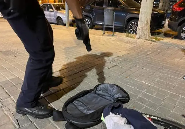 Un multirreincidente armado hiere a unos policías al resistirse a una detención