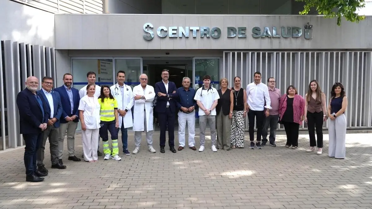El consejero de Educación, Cultura y Deportes de Castilla-La Mancha, Amador Pastor, visita el centro de salud de El Bonillo (Albacete)