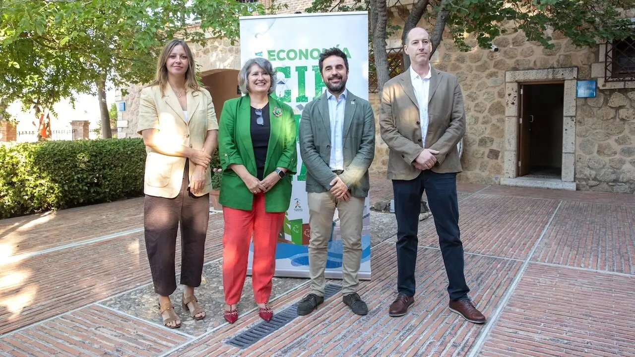 La consejera de Desarrollo Sostenible, Mercedes Gómez, ha participado en la jornada de presentación del ‘PERTE de Economía Circular para bienes de equipo para energías renovables’ junto al Comisionado de Economía Circular del Ministerio de Transición Ecológica (MITERD), Alejandro Dorado. Se celebra en el Museo Victorio Macho ‘Real Fundación Toledo’
