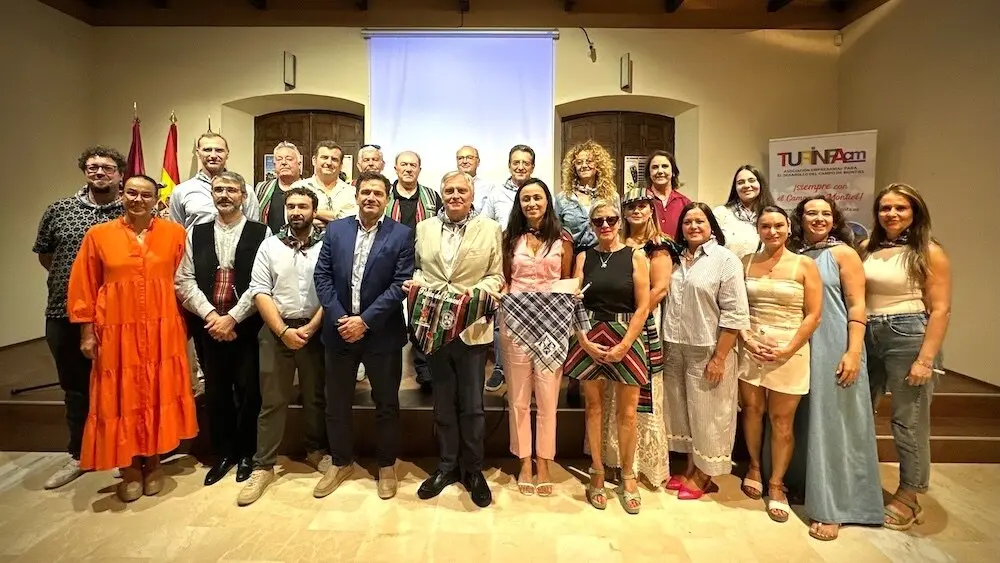 La Pandorga de Ciudad Real y la Fiesta del Pimiento de Infantes se hermanan para impulsar las tradiciones manchegas