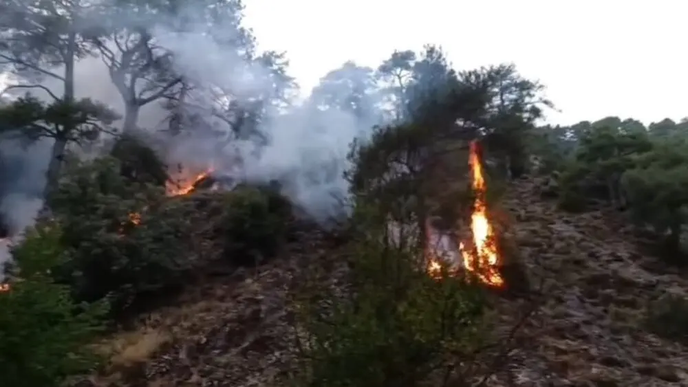 La llamada de un policía fuera de servicio permite atajar un incendio en Cuenca