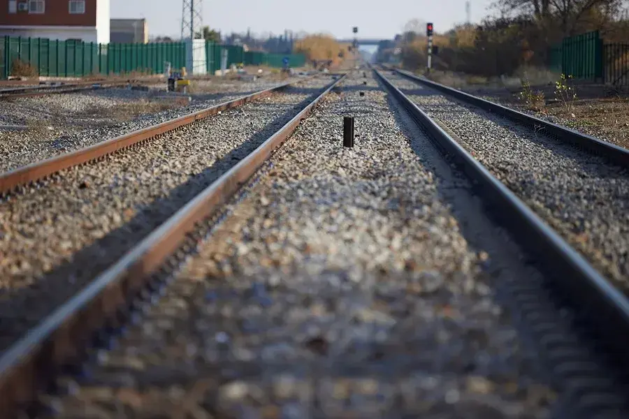 catenaria, trenes, renfe, adif, vías del tren, estación,