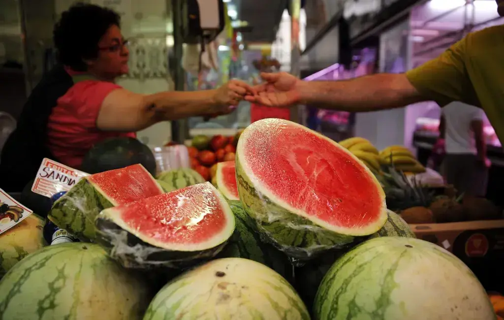 La campaña de melón y sandía afronta su fase central con caída de precios superior al 17%